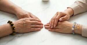 パワーストーンブレスレットおばさんっぽくて恥ずかしい？